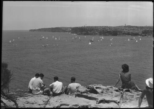 [Panorama of the entrance to Sydney Harbour with boats setting out in the Sydney-Hobart yacht race, Sydney, 3] [picture] / [Frank Hurley]