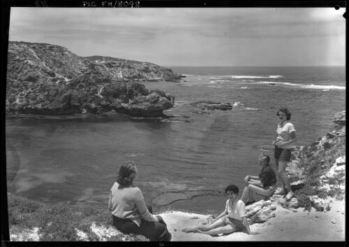 [Cape Vlamingh and Fish Hook Bay,Rottnest Island, Western Australia] [picture] / [Frank Hurley]