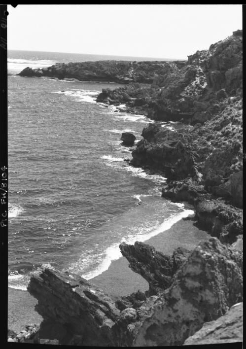 Coast at Cape Vlamingh, western most point, Rottnest [Western Australia] [picture] / [Frank Hurley]