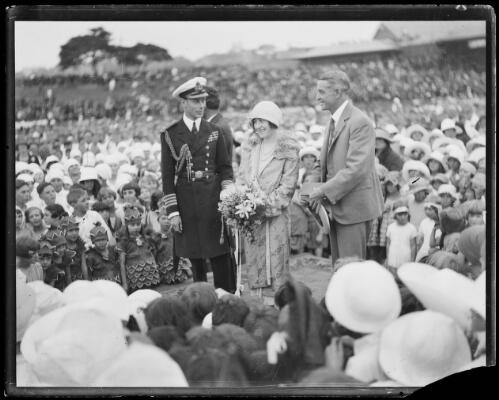 Duke and Duchess of York addressing crowds in Sydney during their royal tour, 29 March 1927 [picture]