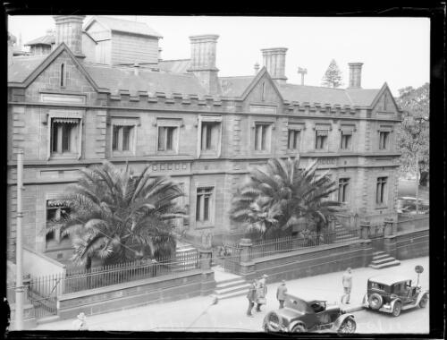 Street view of Supreme Court on King Street in Sydney, 10 July 1933, 3 [picture]