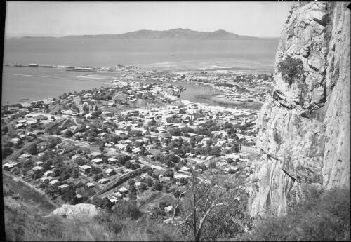 Townsville from Castle Hill [Queensland, 2] [picture] / [Frank Hurley]
