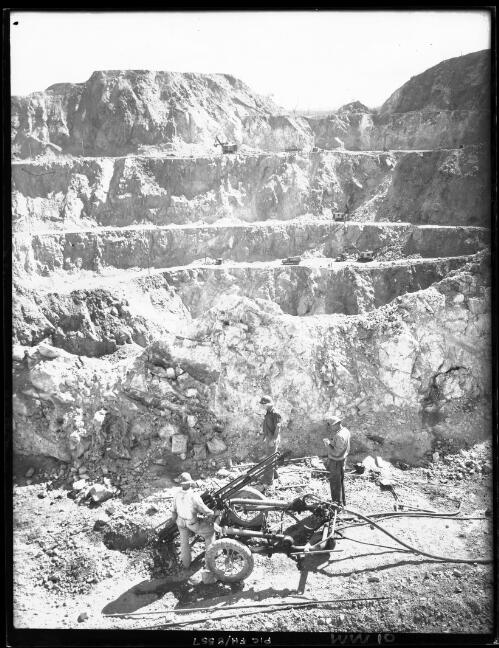 [Work men using the hydraulic drill to bore holes in the ground at Mount Morgan, Queensland [picture] / [Frank Hurley]