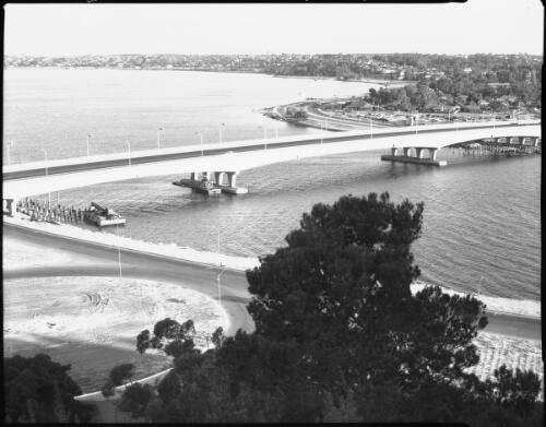 Narrows Bridge Perth [Western Australia] [picture] / [Frank Hurley]
