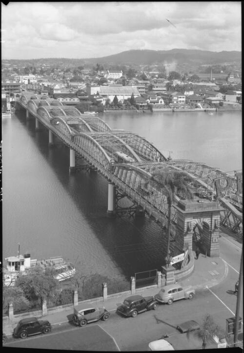 [Victoria Bridge, Brisbane, Queensland, 1] [picture] / [Frank Hurley]
