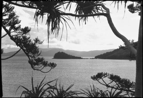 Whitsunday Passage, North Queensland [2] [picture] / [Frank Hurley]
