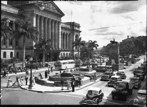King George V Square and Town Hall, Brisbane [Queensland] [picture] / [Frank Hurley]