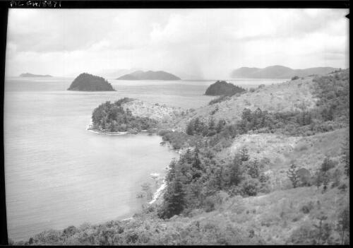 [Whitsunday Passage, Queensland] [picture] / [Frank Hurley]