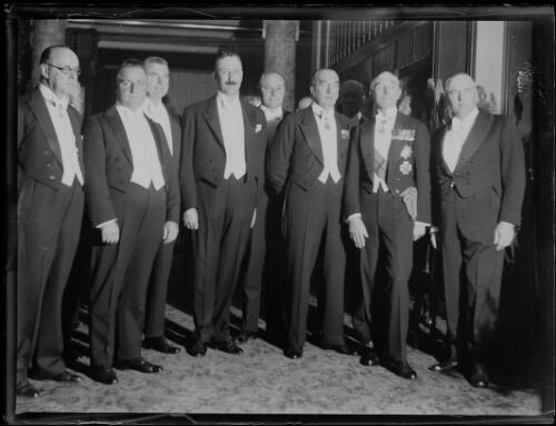 Attendees at a dinner in honour of the High Commissioner Mr Stanley Bruce by the Chamber of Commerce, Sydney, 25 April 1934 [picture]