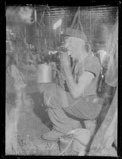 Collier eating his lunch at the Lithgow Vale Colliery, New South Wales, 21 December 1932 [picture]