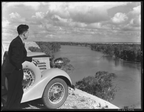 [View of the Murray River, South Australia] [picture] / [Frank Hurley]
