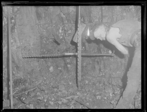 Collier working with mining equipment at the Lithgow Vale Colliery, New South Wales, 21 December 1932 [picture]