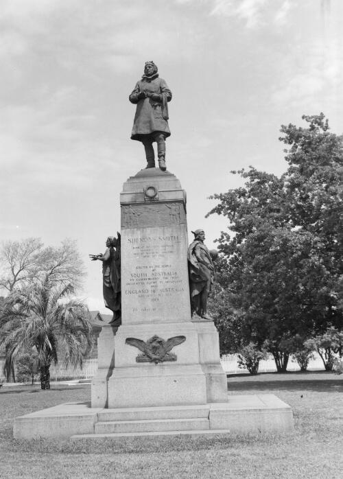[Statue of Sir Ross Smith, Adelaide, South Australia, 2] [picture] / [Frank Hurley]