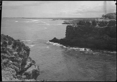[Coastal view, South Australia, 2] [picture] / [Frank Hurley]