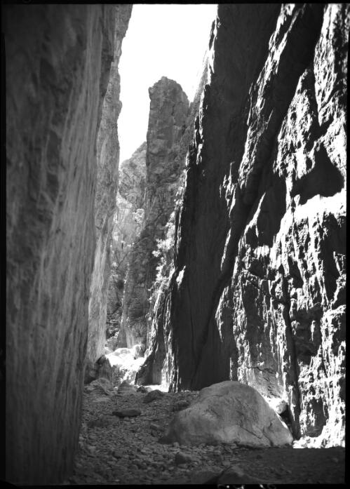 Standley [Chasm, Northern Territory] [picture] / [Frank Hurley]