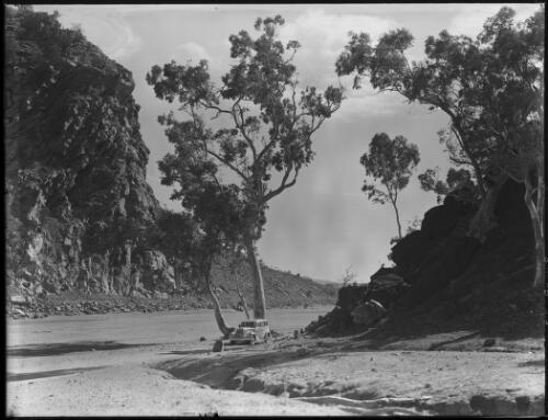 [Photographer in the field, Central Australia, 2] [picture] / [Frank Hurley]