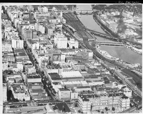 [Aerial view of Melbourne, Victoria, 1] [picture] / [Frank Hurley]