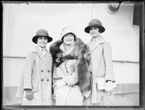 Wife and children of the Consul of Czechoslovakia Dr Rudolf Kuraz, New South Wales, ca. 1930s [picture]