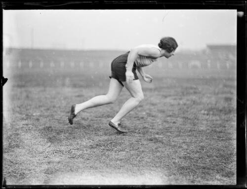 Sprinter Eileen Wearne running on an oval, New South Wales, ca. 1932 [picture]