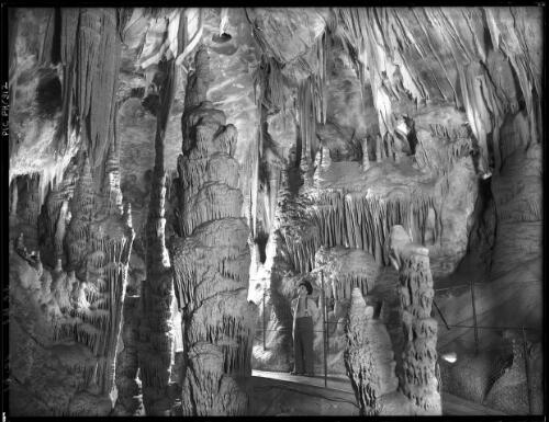 The Persian Chamber, Orient Cave [picture] : [Jenolan Caves, New South Wales] / [Frank Hurley]