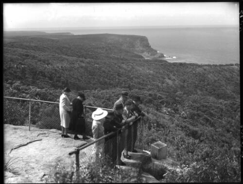 [Governor Game's Lookout, Royal National Park, New South Wales] [picture] / [Frank Hurley]
