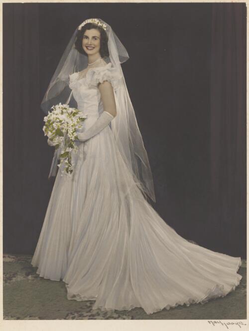 Wedding portrait of Jessie Cross[?] [picture] / Stan Cross