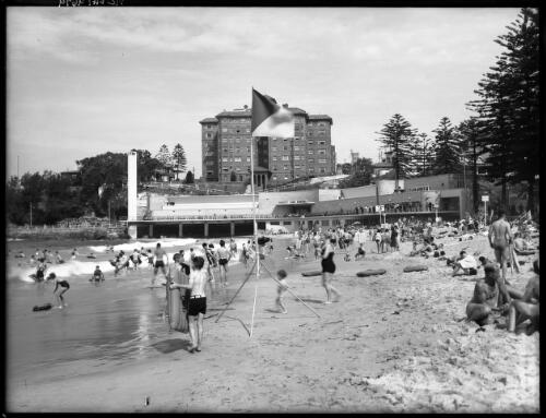 [Beach scene, Manly, New south Wales, 1] [picture] / [Frank Hurley]
