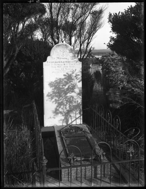 [Thomas Grattan Riggs gravestone, Strahan, Tasmania, 3] [picture] / [Frank Hurley]
