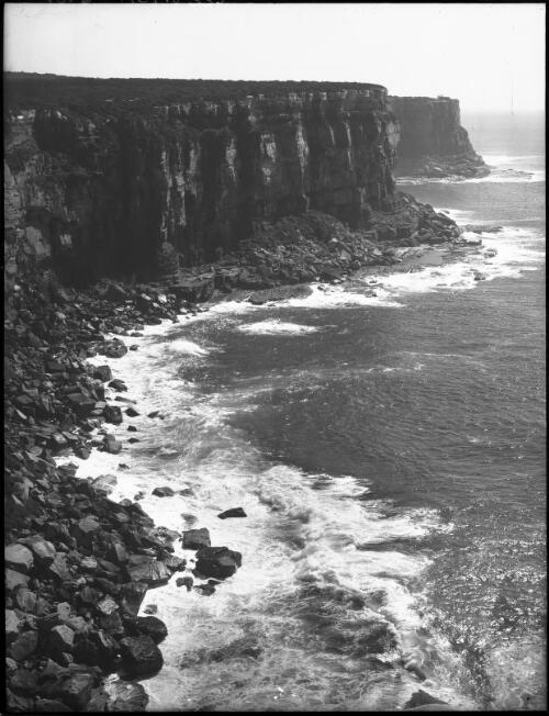 North Head vertical [picture] : [Sydney Harbour, New South Wales] / [Frank Hurley]