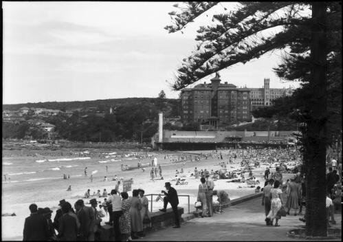 [Promenade and surf club, Manly Beach, New South Wales] [picture] : [Sydney, New South Wales] / [Frank Hurley]