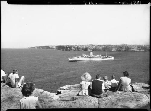 The Iberia outward bound from Parkhill reserve Nth Head [Sydney Harbour] [picture] : [Manly, New South Wales] / [Frank Hurley]