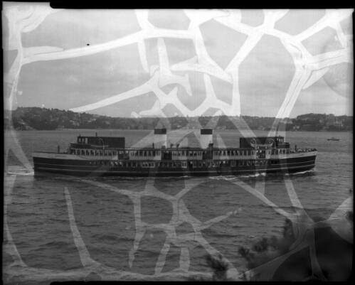 [Ferry, Sydney Harbour, New South Wales] [picture] / [Frank Hurley]