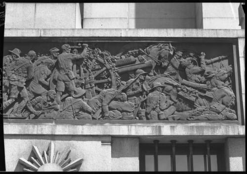 Section of memorial frieze around Shrine of remembrance, Hyde Park [2] [picture] : [Sydney, New South Wales] / [Frank Hurley]