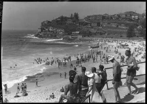 Bronte Beach [2] [picture] : [Sydney, New South Wales] / [Frank Hurley]