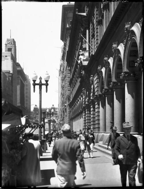 Martin Place [5] [picture] : [Sydney, New South Wales] / [Frank Hurley]