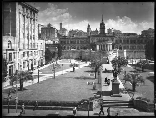 Central Railway Station and Anzac Square, Brisbane [picture] : [Brisbane, Queensland] / [Frank Hurley]