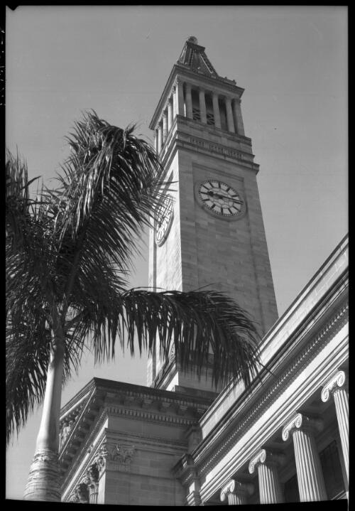 [The City Hall clocktower, Brisbane] [picture] : [Brisbane, Queensland] / [Frank Hurley]