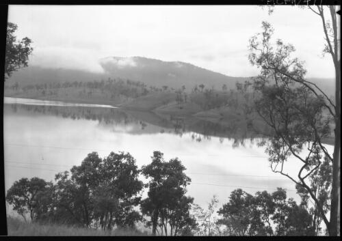 Panorama of Somerset Dam on the Stanley River, a tributary of the Brisbane River [picture] : [Brisbane, Queensland] / [Frank Hurley]