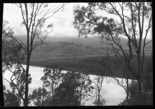 Panorama of Somerset Dam on the Stanley River, a tributary of the Brisbane River [picture] : [Brisbane, Queensland] / [Frank Hurley]