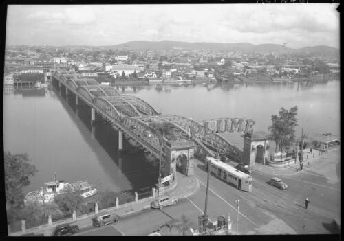 [Victoria Bridge, Brisbane, Queensland, 6] [picture] / [Frank Hurley]