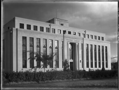 National Library [King's Avenue, ca. 1938] [picture] : [Canberra, Australian Capital Territory] / [Frank Hurley]