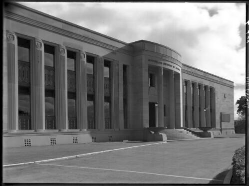 [Australian] Institute of Anatomy, side [Acton, ca. 1938] [picture] : [Canberra, Australian Capital Territory] / [Frank Hurley]
