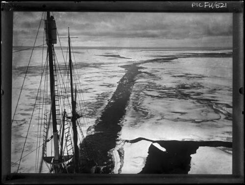 [The Endurance in young sea-ice during the Shackleton expedition, 1914-1916] [picture] : [Antarctica] / [Frank Hurley]