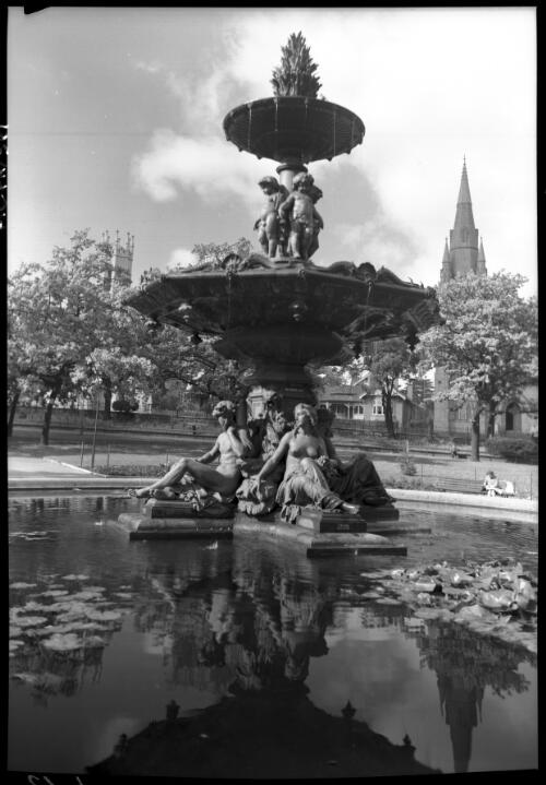 Fountain in Prince's Square, Launceston, Tasmania [picture] / Frank Hurley