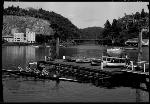 View looking up Gorge, rowers in foreground [picture] : [Launceston, Tasmania] / [Frank Hurley]