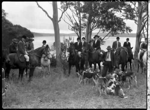 Hunt Club meeting St Helens [1] [picture] : [Launceston, Tasmania] / [Frank Hurley]