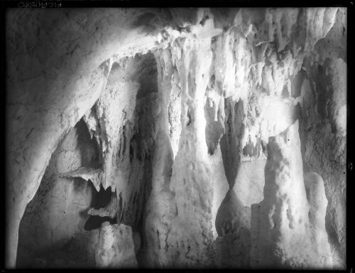 Olsen's Caves, Rockhampton [horizontal] [picture] : [Rockhampton, Queensland] / [Frank Hurley]