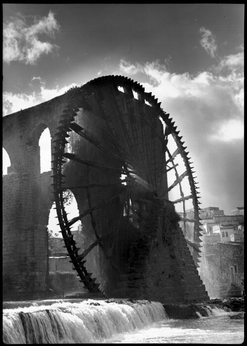 Water wheels, Hama [picture] : [Syria, World War II] / [Frank Hurley]