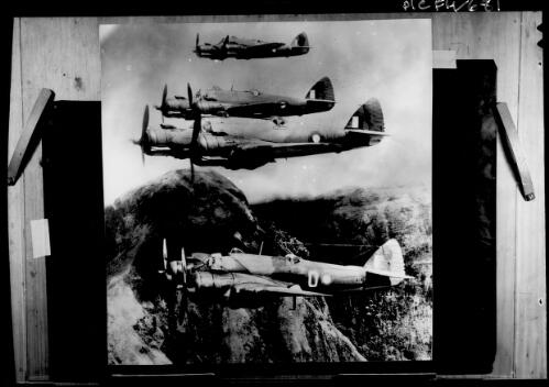 [Four aeroplanes, mountains] [picture] / [Frank Hurley]