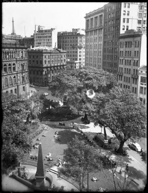 Macquarie Place [and AWA Tower] [picture] : [Sydney, New South Wales] / [Frank Hurley]
